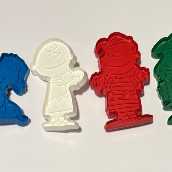 Charlie Brown Vintage Linus Lucy Snoopy Cookie Cutters Set of 4 Peanuts Comics - Picture 1 of 8